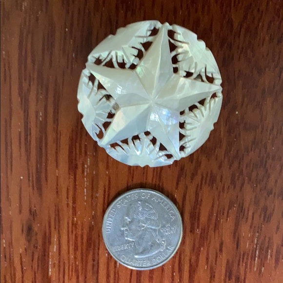 Circular Mother of Pearl Brooch/Pin w/ Carved Star - Picture 4 of 4